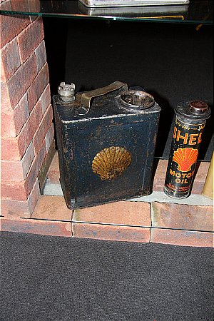 SHELL PETROL / OIL  . . .(2 Gallon Can) - click to enlarge